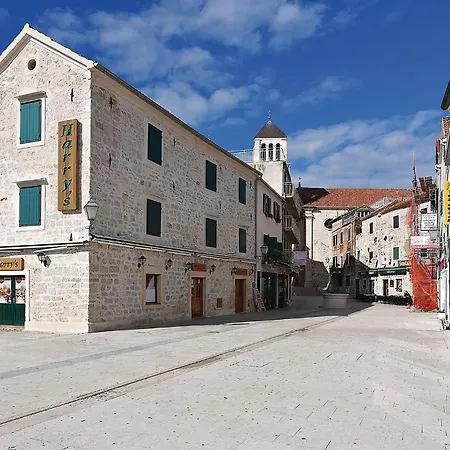 3 Bedroom Stunning In Apartament Vodice