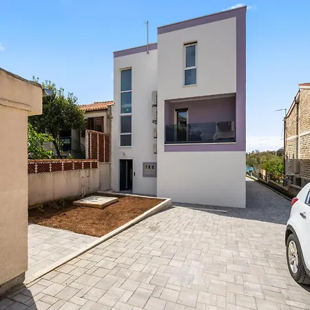 3 Bedroom Stunning In *