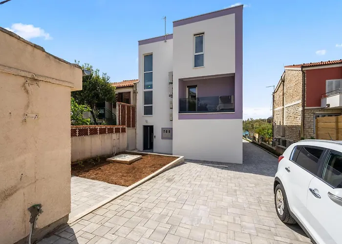 3 Bedroom Stunning In *